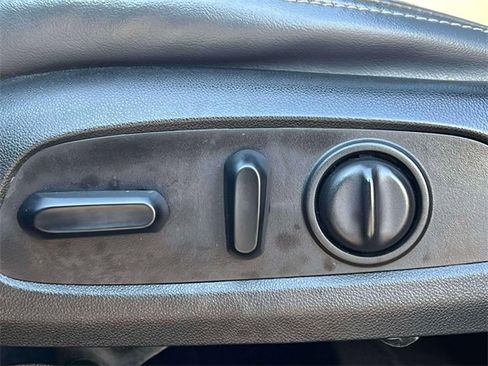 Used 2018 Buick Enclave Essence image 13