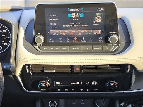 Used 2021 Nissan Rogue SV image 13