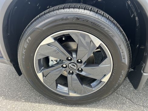 Certified 2026 Nissan Rogue SV FWD image 5