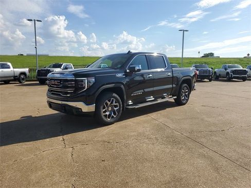 New 2026 GMC Sierra 1500 SLT image 3