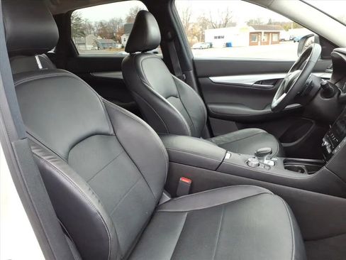 Used 2022 INFINITI QX50 Essential image 13