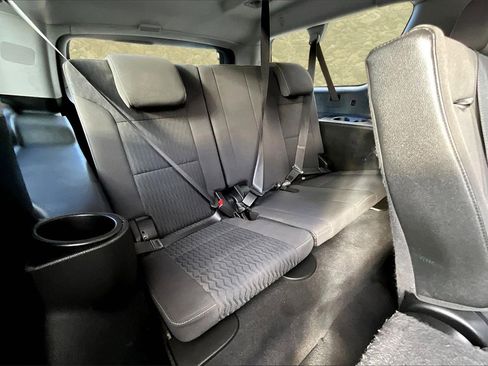 Used 2020 Chevrolet Suburban LS image 23