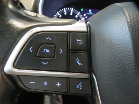 Used 2021 Toyota Highlander XLE AWD/4WD image 41