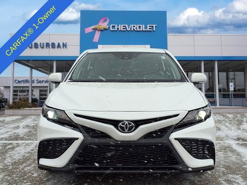 Used 2023 Toyota Camry SE image 2