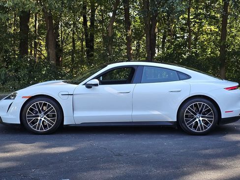 Used 2023 Porsche Taycan image 3