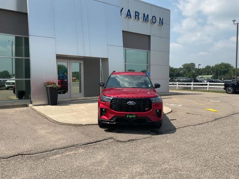 Used 2025 Ford Explorer ST image 8