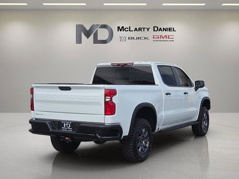 Used 2025 Chevrolet Silverado 1500 ZR2 w/ Technology Package AWD/4WD image 5
