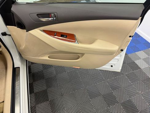 Used 2011 Lexus ES 350 FWD image 14