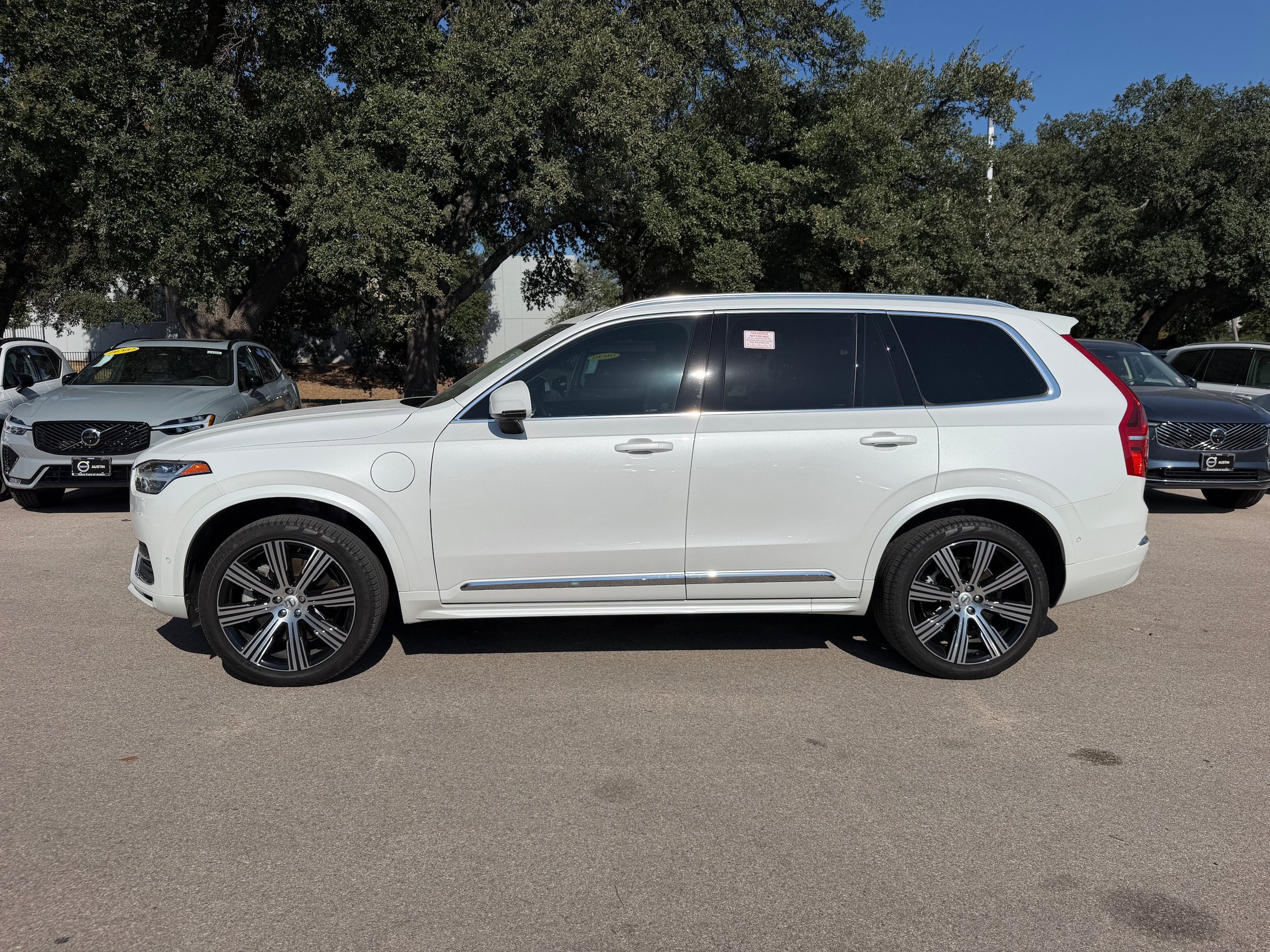 Certified 2025 Volvo XC90 T8 Plus w/ Protection Package Premier AWD/4WD image 3