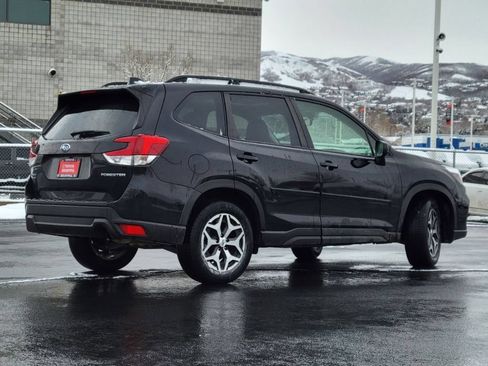 Used 2020 Subaru Forester Premium AWD/4WD image 2