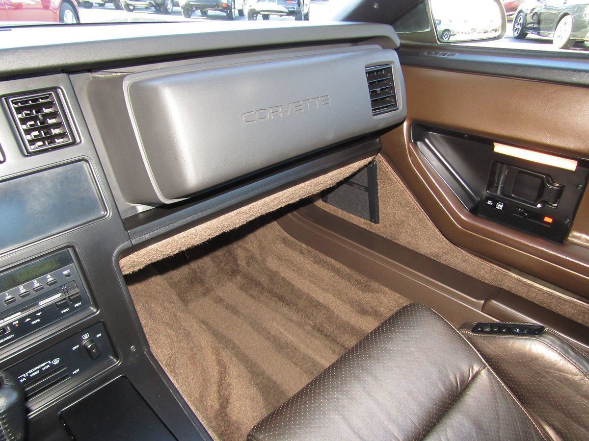 Used 1985 Chevrolet Corvette Coupe RWD image 22