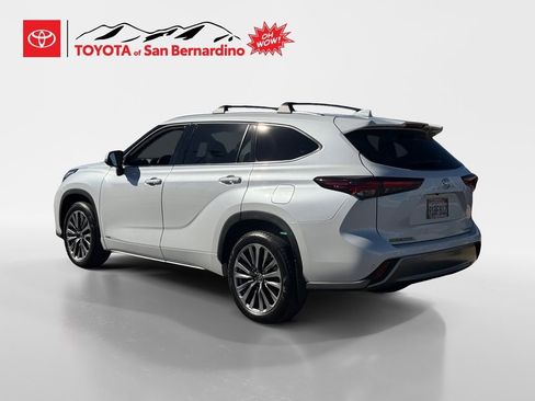 Certified 2025 Toyota Highlander Limited image 3