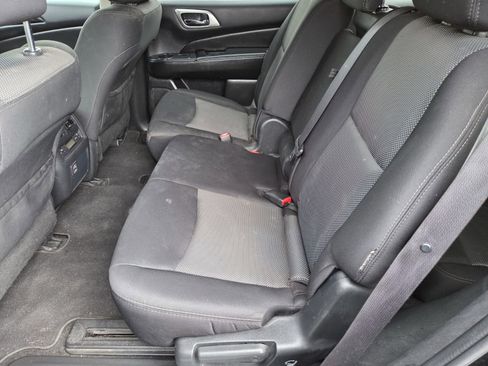 Used 2018 Nissan Pathfinder SV image 10