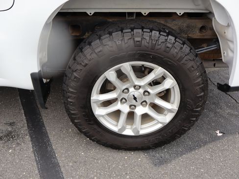 Used 2023 Chevrolet Silverado 1500 RST w/ Z71 Off-Road Package AWD/4WD image 38