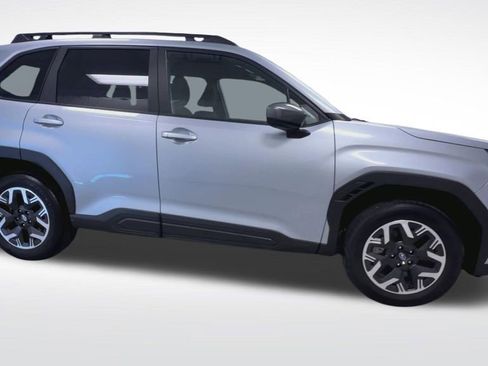 Used 2025 Subaru Forester Premium AWD/4WD image 9