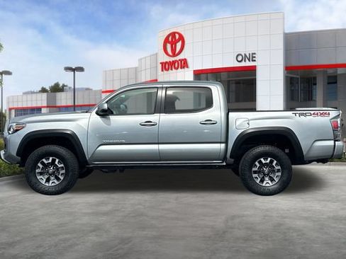 Certified 2023 Toyota Tacoma TRD Off-Road w/ Technology Package AWD/4WD image 9
