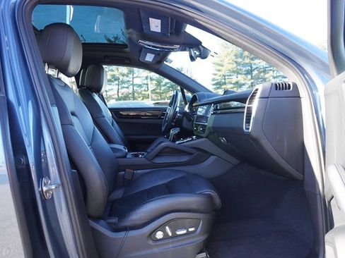 Used 2019 Porsche Cayenne E-Hybrid image 33