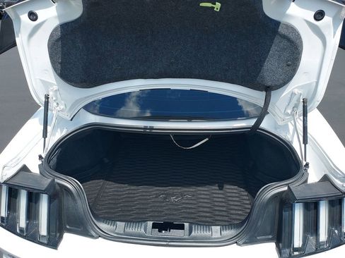 Used 2017 Ford Mustang Coupe RWD image 28