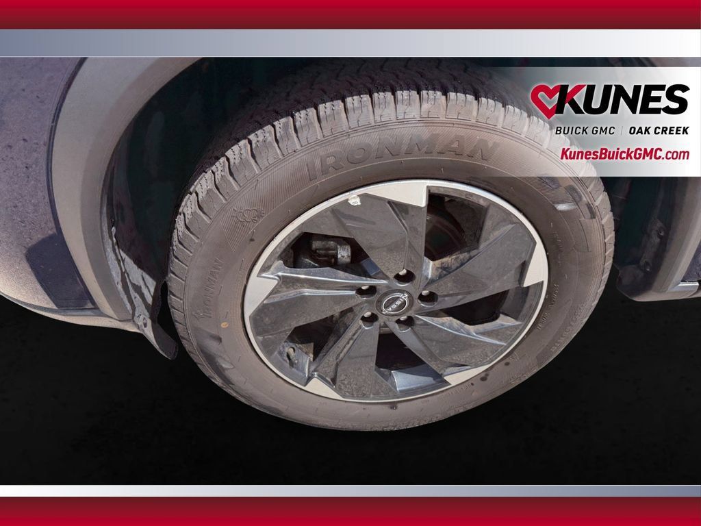 Used 2025 Nissan Rogue SV AWD/4WD image 13