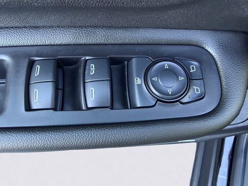 Used 2024 GMC Terrain SLT w/ Infotainment Package II image 31