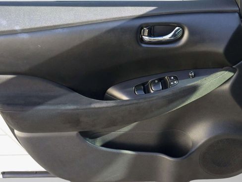 Used 2015 Nissan Leaf S image 14
