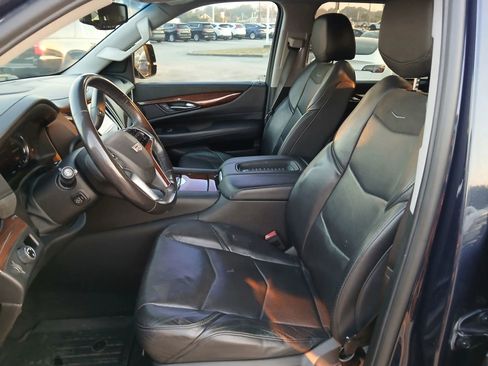 Used 2019 Cadillac Escalade Luxury image 9