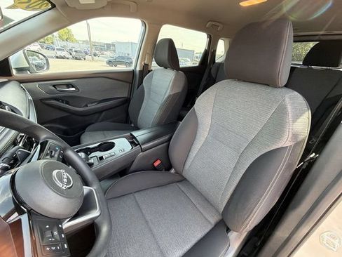 Used 2023 Nissan Rogue SV FWD image 13