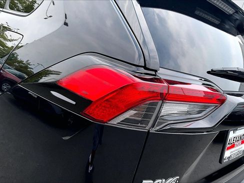 Used 2023 Toyota RAV4 LE AWD/4WD image 27