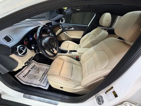 Used 2019 Mercedes-Benz GLA 250 4MATIC image 16