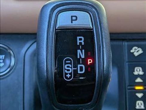 Used 2023 Land Rover Defender 130 X-Dynamic SE image 16