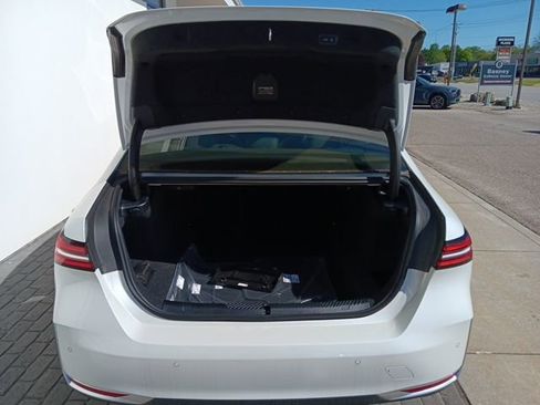 New 2025 BMW 530i xDrive w/ Premium Package image 8