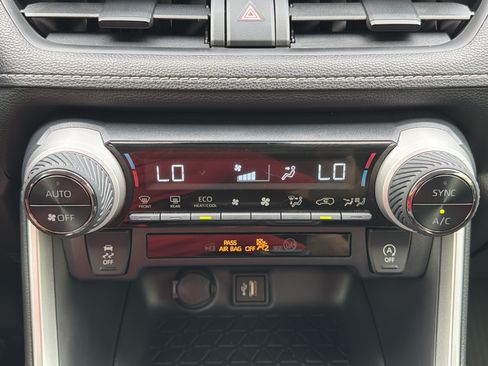 Used 2025 Toyota RAV4 XLE FWD image 7