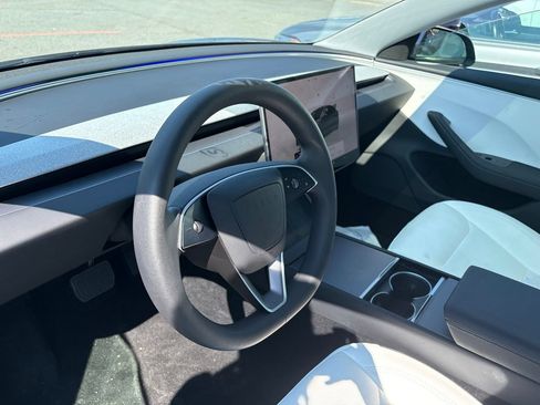 Used 2025 Tesla Model 3 RWD image 3