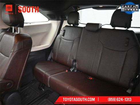 Used 2024 Toyota Sienna Platinum image 38
