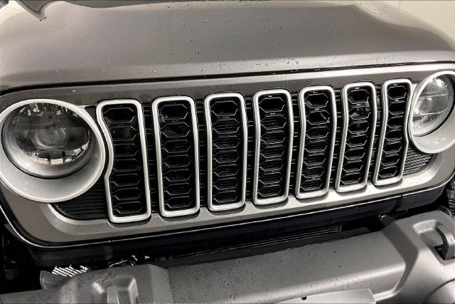 Used 2026 Jeep Wrangler Unlimited Sahara AWD/4WD image 29