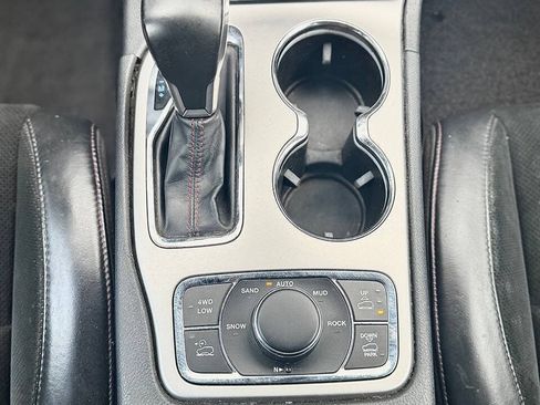 Used 2017 Jeep Grand Cherokee Trailhawk AWD/4WD image 33