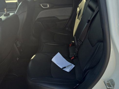 Used 2024 Jeep Compass Latitude image 12