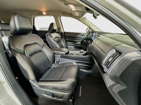 Used 2025 Nissan Pathfinder SL FWD image 28