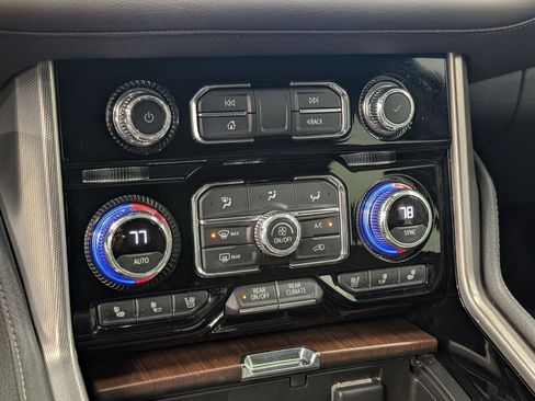 Used 2022 GMC Yukon XL Denali image 26