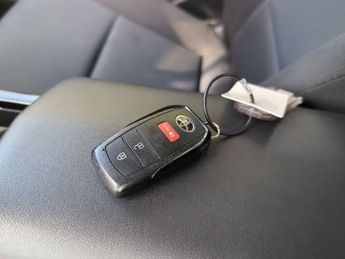 Used 2025 Toyota Prius LE FWD image 29