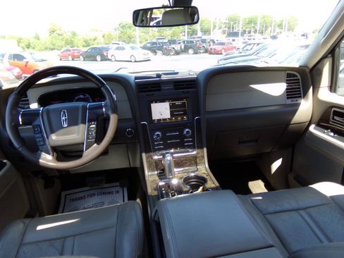 Used 2016 Lincoln Navigator L Select RWD image 20