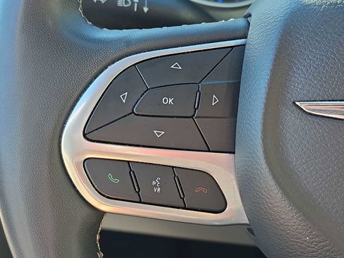 Certified 2024 Chrysler Pacifica Touring-L image 28