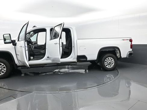 Used 2025 Chevrolet Silverado 2500 LT w/ Convenience Package image 31