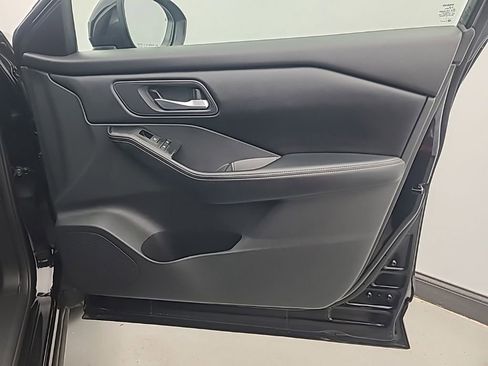 Used 2025 Nissan Rogue SV image 11