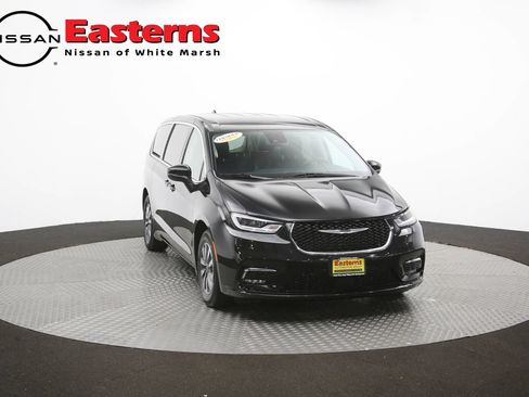 Used 2023 Chrysler Pacifica Touring-L FWD image 53