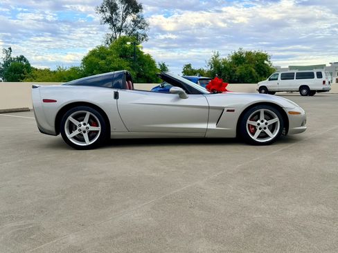 Used 2007 Chevrolet Corvette Coupe w/ Preferred Equipment Group RWD image 3