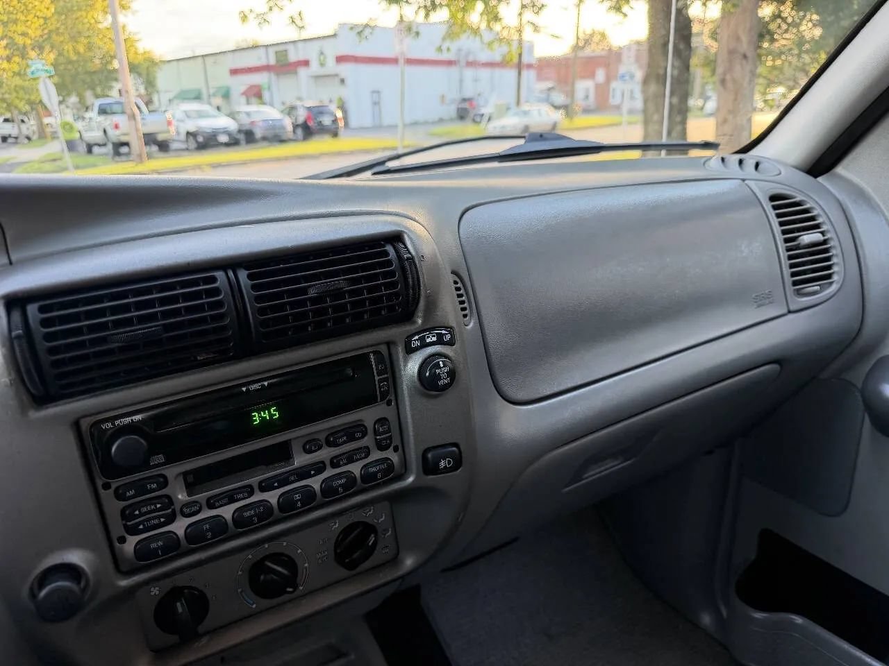 Used 2003 Ford Explorer Sport Trac XLT RWD image 24