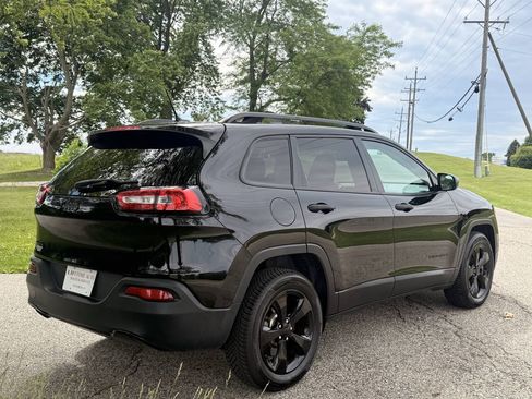 Used 2017 Jeep Cherokee Sport w/ Cold Weather Group AWD/4WD image 5