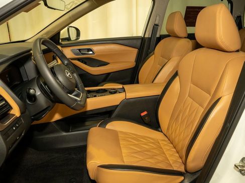 Used 2023 Nissan Rogue Platinum w/ Platinum Premium Package image 12