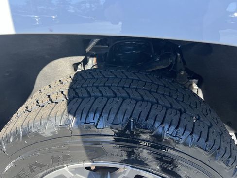 Used 2024 Chevrolet Colorado LT image 12